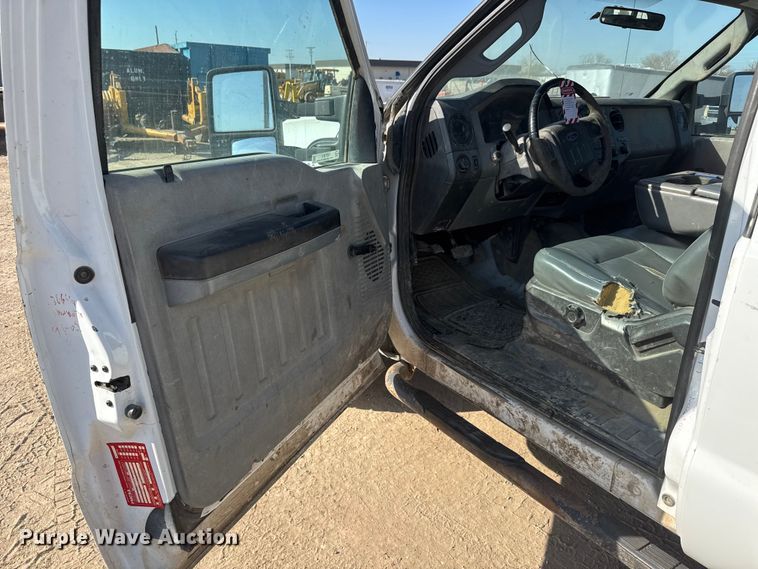 image for item ET1814 2011 Ford F350 Super Duty Ext. Cab flatbed pickup truck