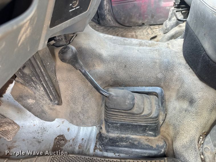 image for item ET1814 2011 Ford F350 Super Duty Ext. Cab flatbed pickup truck