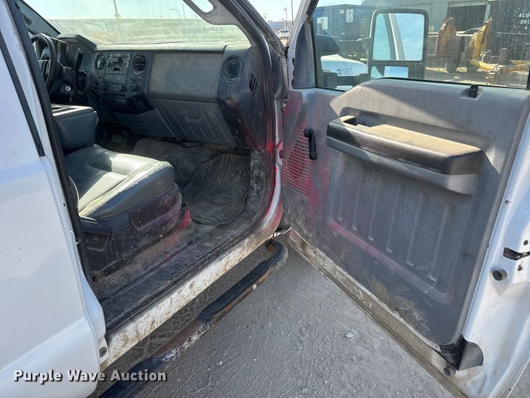 image for item ET1814 2011 Ford F350 Super Duty Ext. Cab flatbed pickup truck