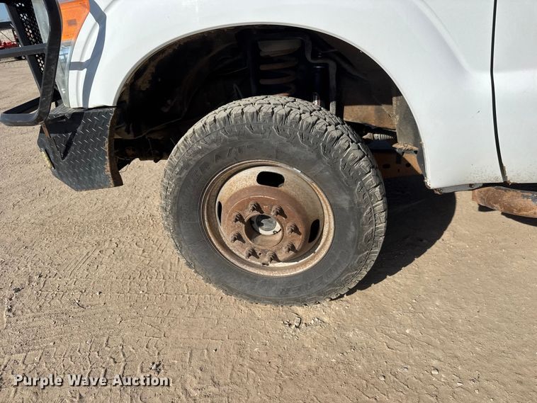 image for item ET1814 2011 Ford F350 Super Duty Ext. Cab flatbed pickup truck