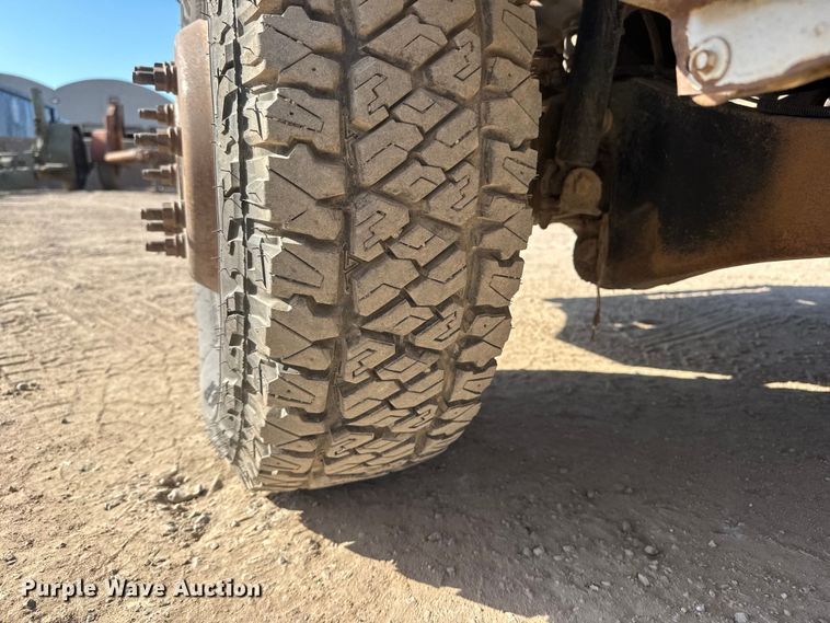 image for item ET1814 2011 Ford F350 Super Duty Ext. Cab flatbed pickup truck