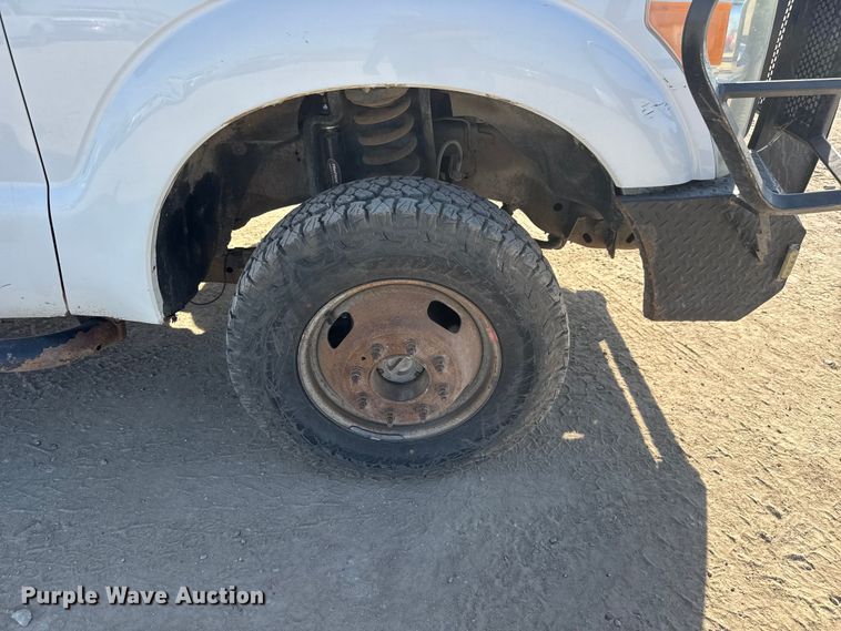 image for item ET1814 2011 Ford F350 Super Duty Ext. Cab flatbed pickup truck