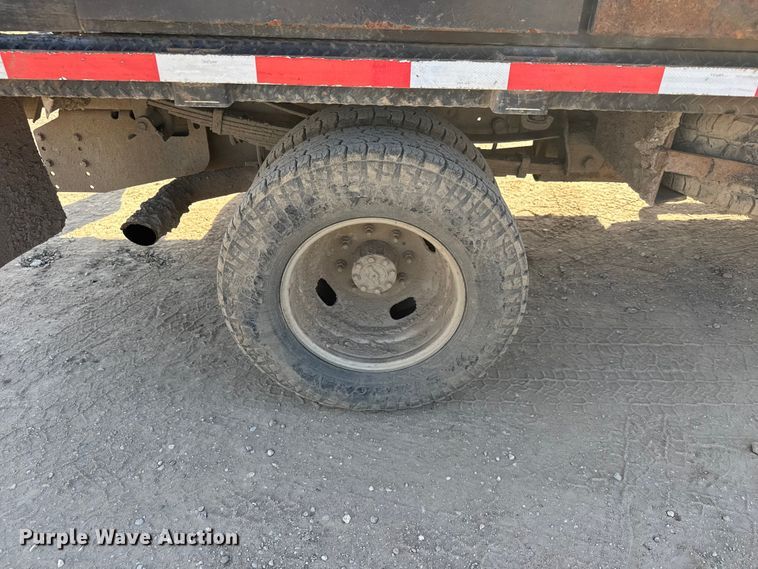 image for item ET1814 2011 Ford F350 Super Duty Ext. Cab flatbed pickup truck