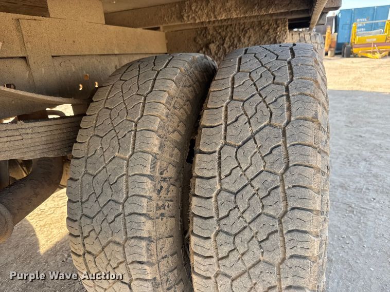 image for item ET1814 2011 Ford F350 Super Duty Ext. Cab flatbed pickup truck