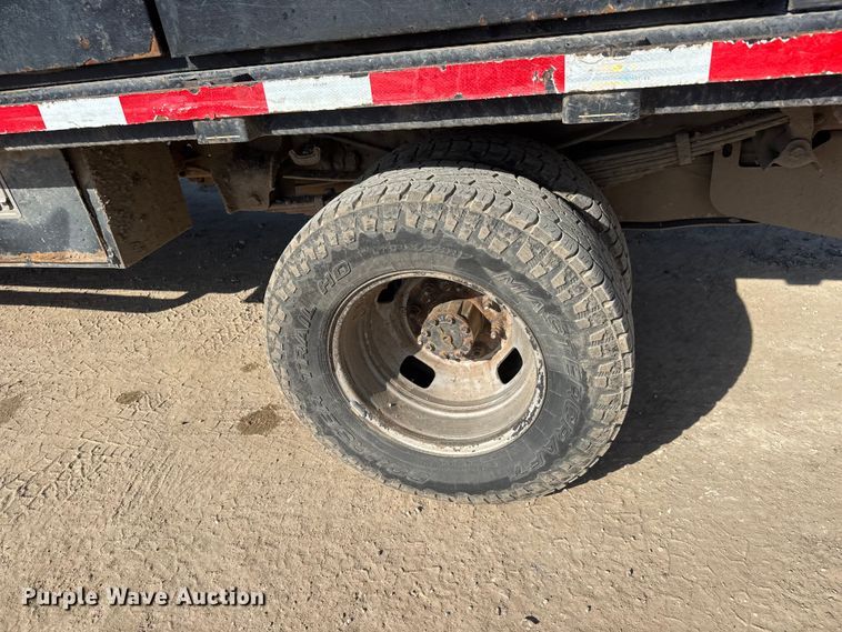 image for item ET1814 2011 Ford F350 Super Duty Ext. Cab flatbed pickup truck