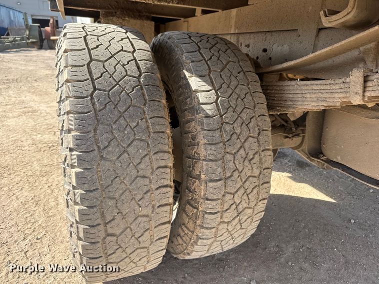 image for item ET1814 2011 Ford F350 Super Duty Ext. Cab flatbed pickup truck