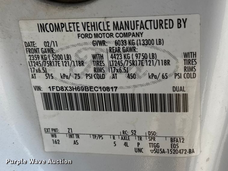 image for item ET1814 2011 Ford F350 Super Duty Ext. Cab flatbed pickup truck