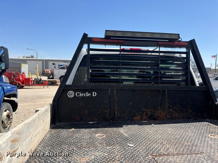 image for item ET1817 2007 Chevrolet Silverado 2500HD Crew Cab flatbed pickup truck