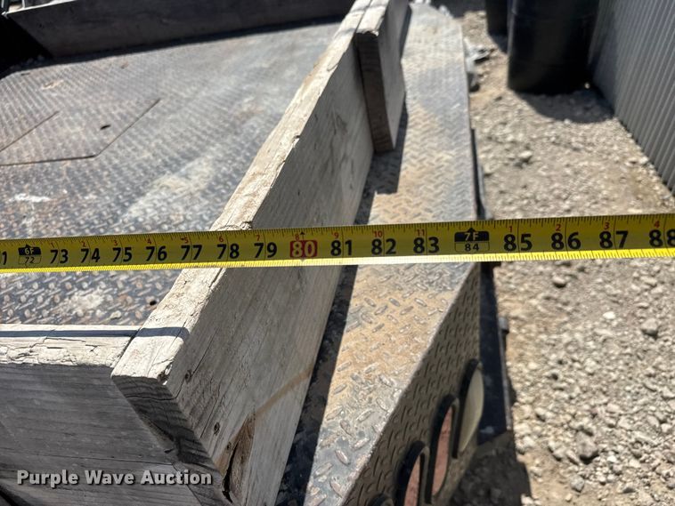 image for item ET1817 2007 Chevrolet Silverado 2500HD Crew Cab flatbed pickup truck