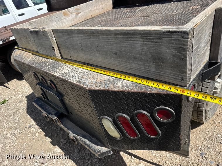 image for item ET1817 2007 Chevrolet Silverado 2500HD Crew Cab flatbed pickup truck