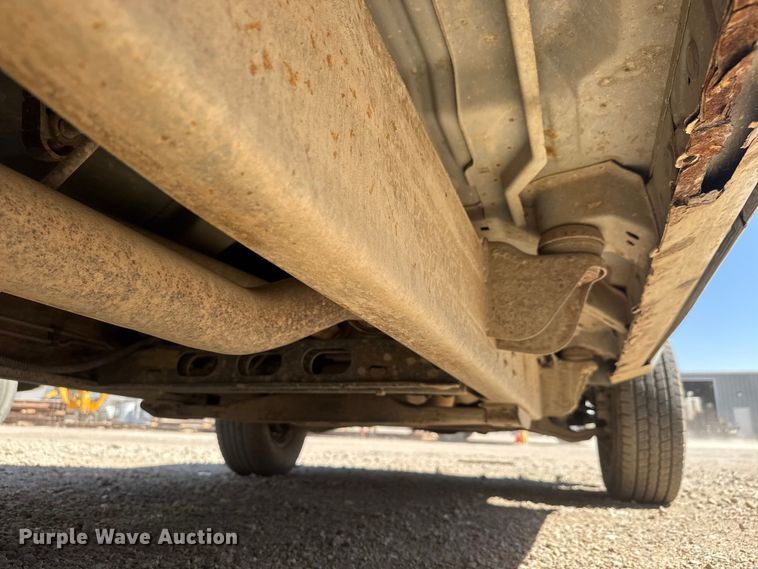 image for item ET1817 2007 Chevrolet Silverado 2500HD Crew Cab flatbed pickup truck