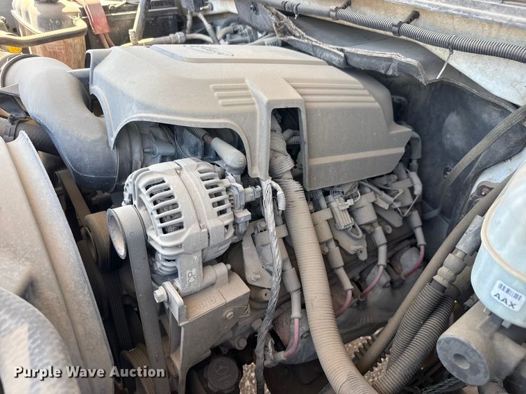 image for item ET1817 2007 Chevrolet Silverado 2500HD Crew Cab flatbed pickup truck