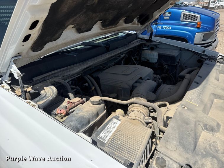 image for item ET1817 2007 Chevrolet Silverado 2500HD Crew Cab flatbed pickup truck