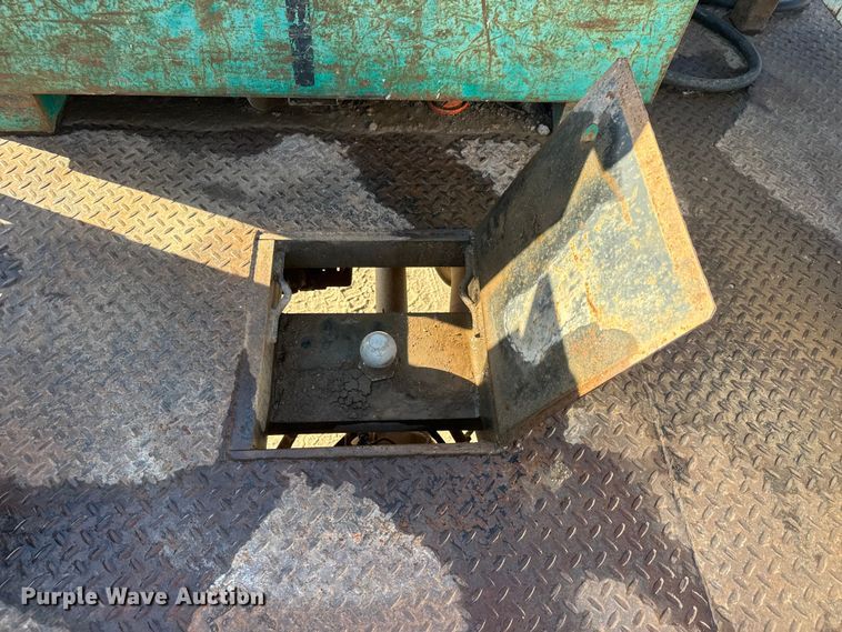 image for item ET1818 2012 Ford F350 Super Duty XL Ext. Cab flatbed pickup truck