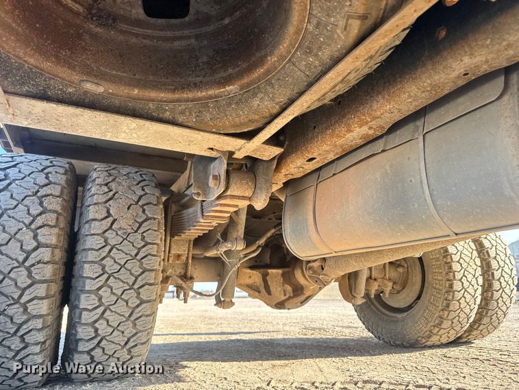 image for item ET1818 2012 Ford F350 Super Duty XL Ext. Cab flatbed pickup truck