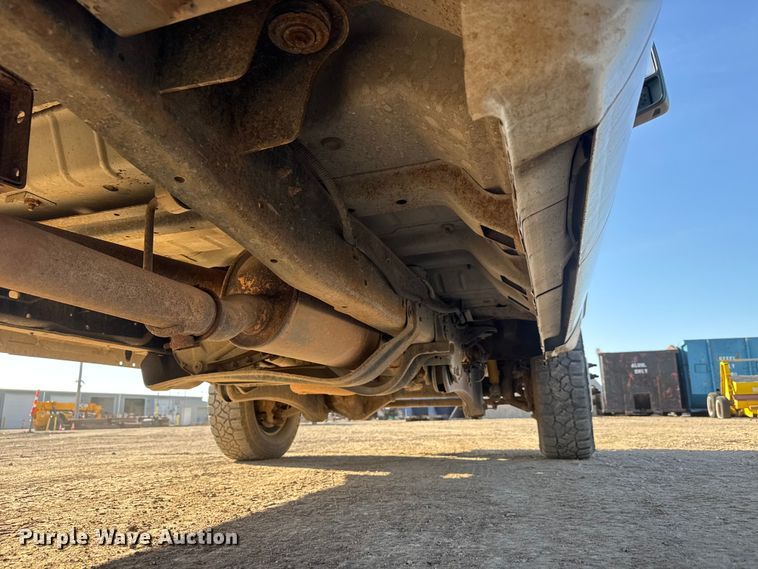 image for item ET1818 2012 Ford F350 Super Duty XL Ext. Cab flatbed pickup truck