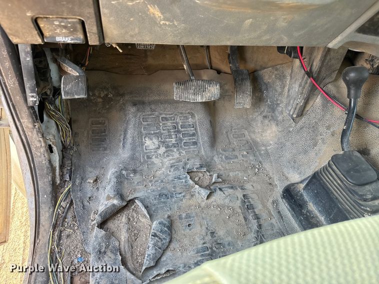 image for item ET1818 2012 Ford F350 Super Duty XL Ext. Cab flatbed pickup truck