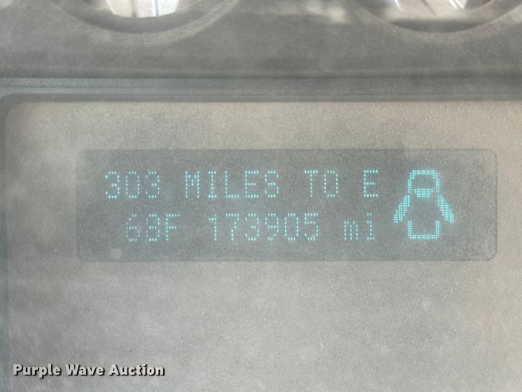 image for item ET1818 2012 Ford F350 Super Duty XL Ext. Cab flatbed pickup truck