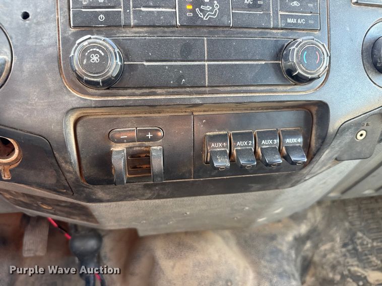 image for item ET1818 2012 Ford F350 Super Duty XL Ext. Cab flatbed pickup truck