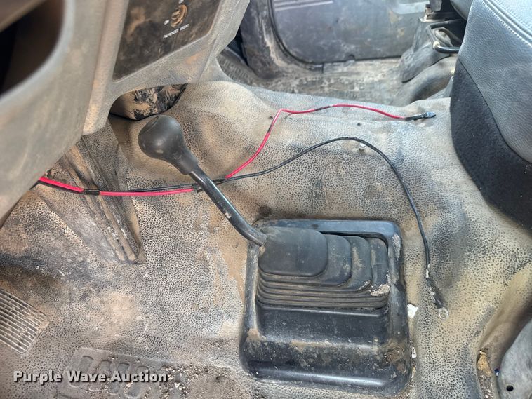 image for item ET1818 2012 Ford F350 Super Duty XL Ext. Cab flatbed pickup truck