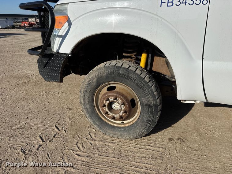 image for item ET1818 2012 Ford F350 Super Duty XL Ext. Cab flatbed pickup truck