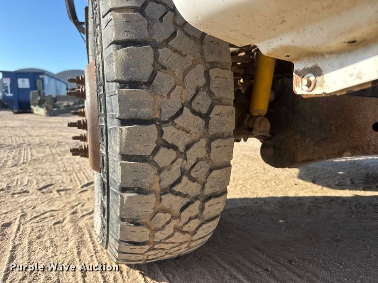 image for item ET1818 2012 Ford F350 Super Duty XL Ext. Cab flatbed pickup truck