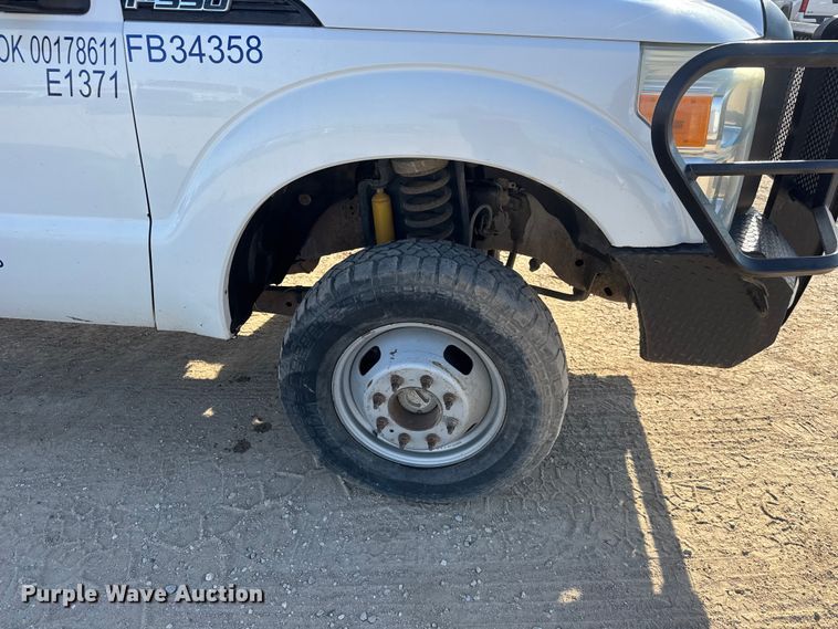 image for item ET1818 2012 Ford F350 Super Duty XL Ext. Cab flatbed pickup truck