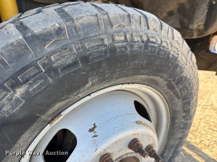 image for item ET1818 2012 Ford F350 Super Duty XL Ext. Cab flatbed pickup truck