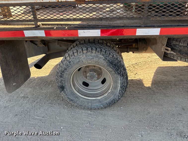 image for item ET1818 2012 Ford F350 Super Duty XL Ext. Cab flatbed pickup truck