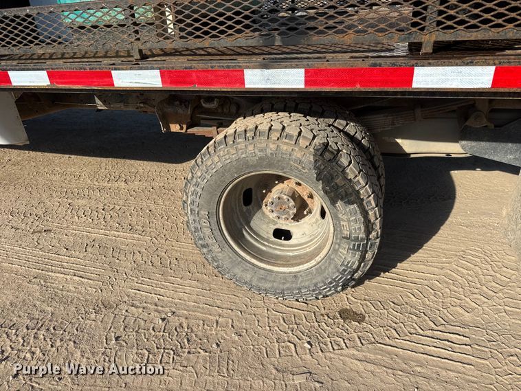 image for item ET1818 2012 Ford F350 Super Duty XL Ext. Cab flatbed pickup truck