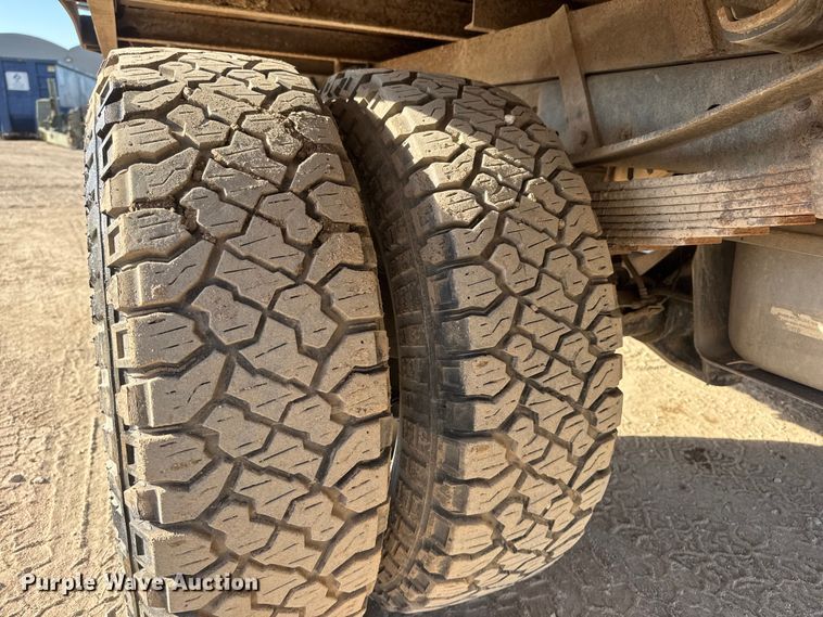 image for item ET1818 2012 Ford F350 Super Duty XL Ext. Cab flatbed pickup truck