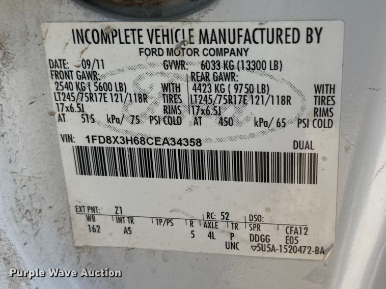 image for item ET1818 2012 Ford F350 Super Duty XL Ext. Cab flatbed pickup truck