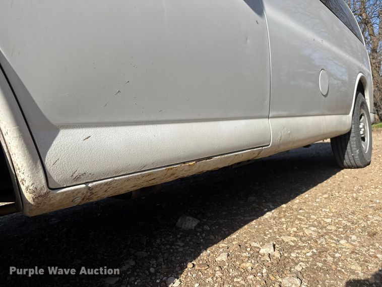 image for item ET1833 2012 Chevrolet Express 1500 van