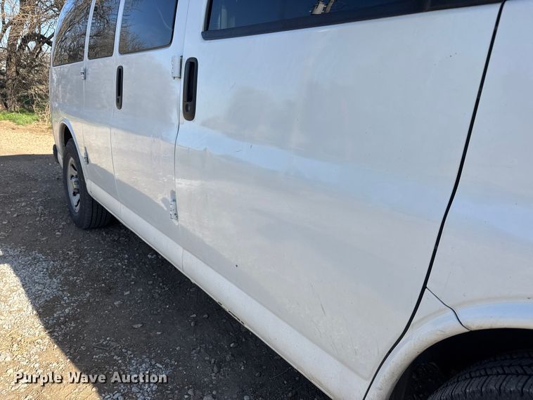 image for item ET1833 2012 Chevrolet Express 1500 van