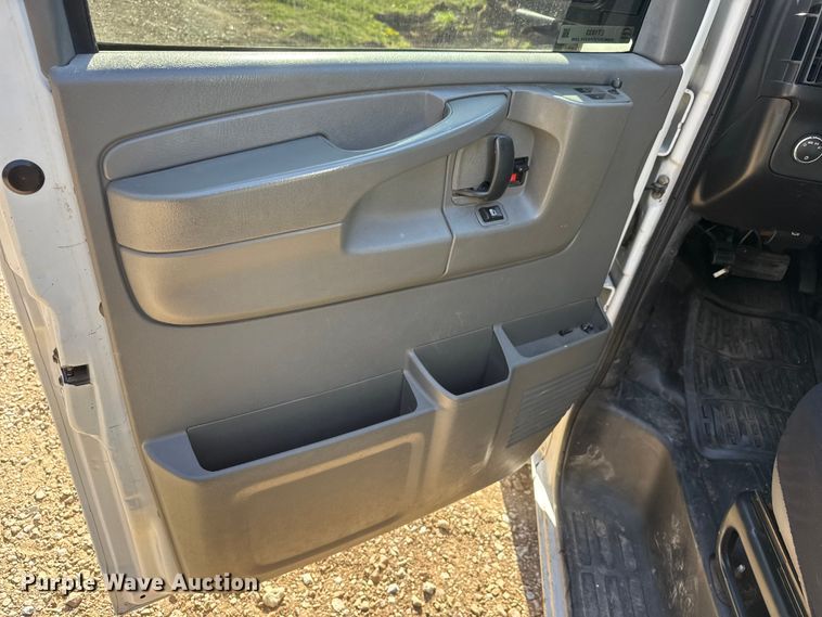 image for item ET1833 2012 Chevrolet Express 1500 van