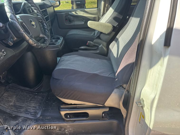 image for item ET1833 2012 Chevrolet Express 1500 van