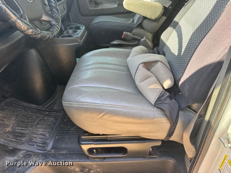 image for item ET1833 2012 Chevrolet Express 1500 van