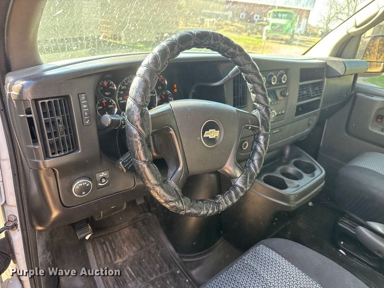 image for item ET1833 2012 Chevrolet Express 1500 van