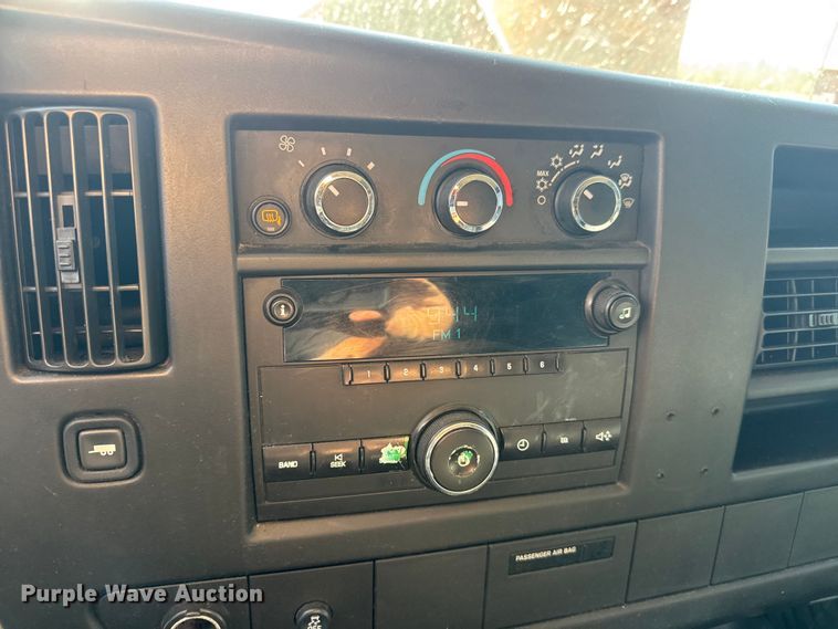 image for item ET1833 2012 Chevrolet Express 1500 van