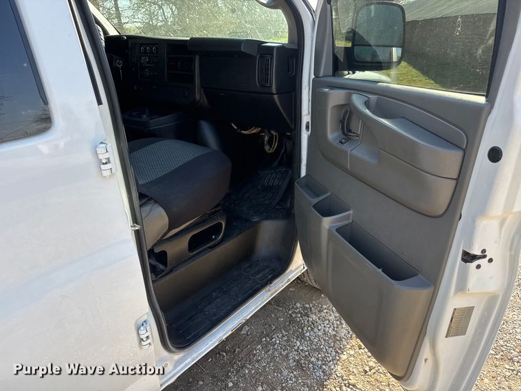 image for item ET1833 2012 Chevrolet Express 1500 van