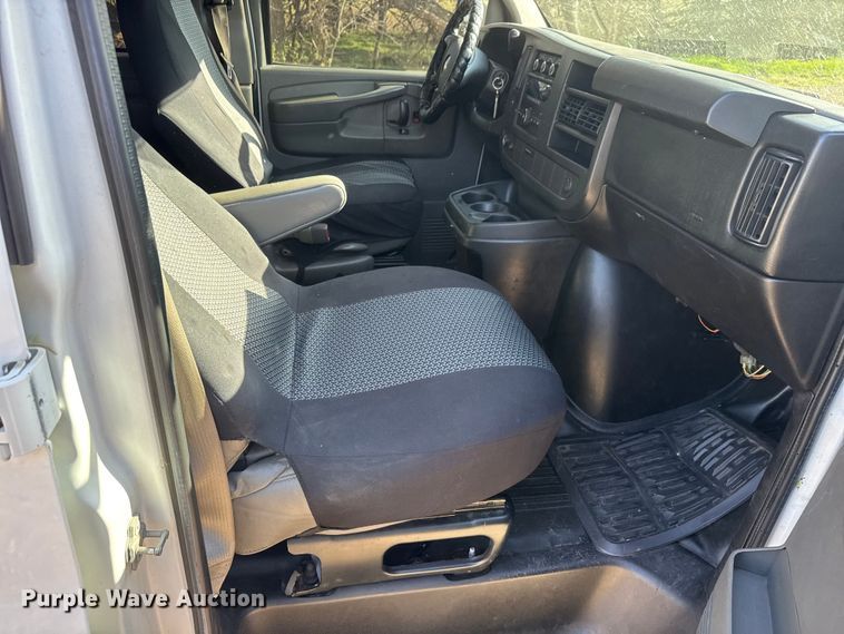 image for item ET1833 2012 Chevrolet Express 1500 van