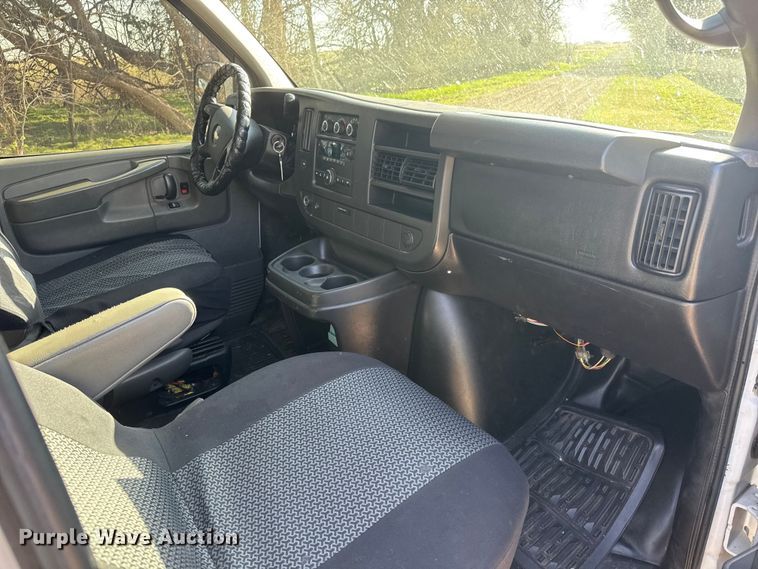 image for item ET1833 2012 Chevrolet Express 1500 van