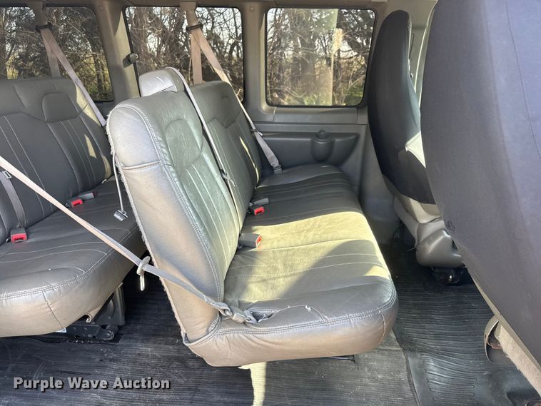 image for item ET1833 2012 Chevrolet Express 1500 van