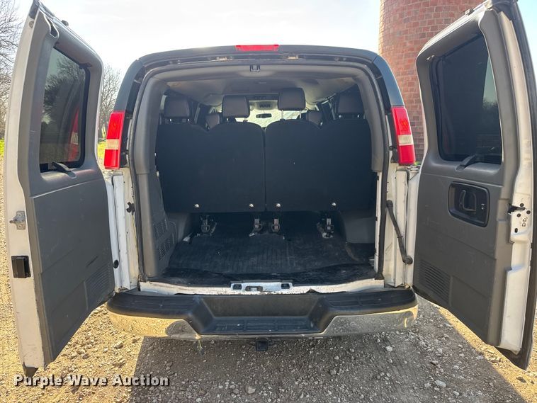 image for item ET1833 2012 Chevrolet Express 1500 van