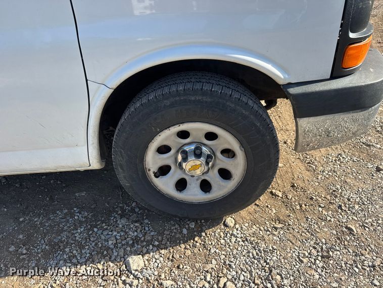 image for item ET1833 2012 Chevrolet Express 1500 van