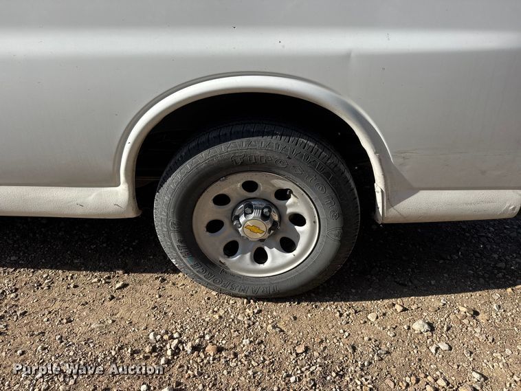 image for item ET1833 2012 Chevrolet Express 1500 van