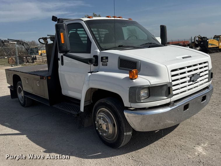 image for item ET1840 2005 Chevrolet C4500 flatbed truck