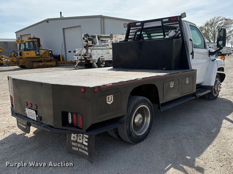 image for item ET1840 2005 Chevrolet C4500 flatbed truck