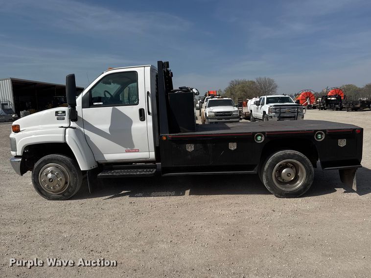 image for item ET1840 2005 Chevrolet C4500 flatbed truck