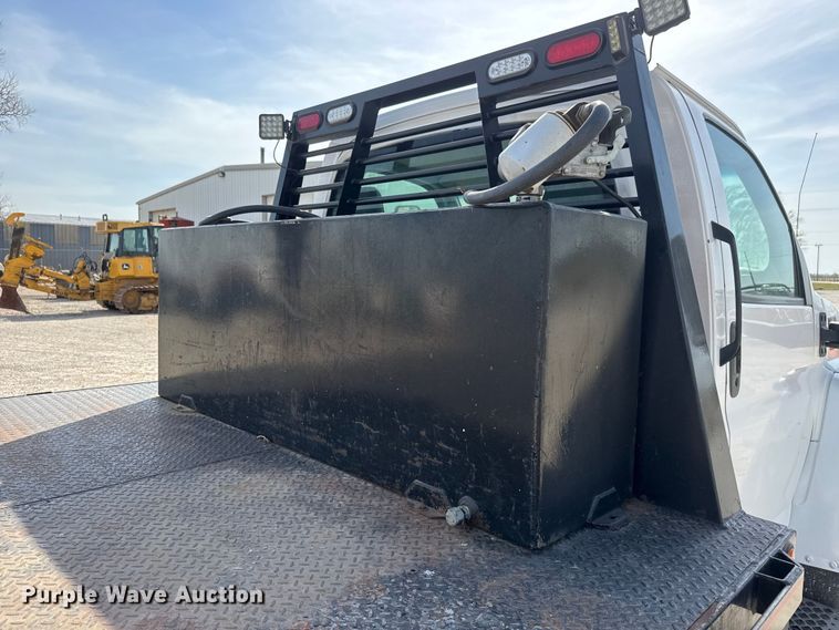 image for item ET1840 2005 Chevrolet C4500 flatbed truck